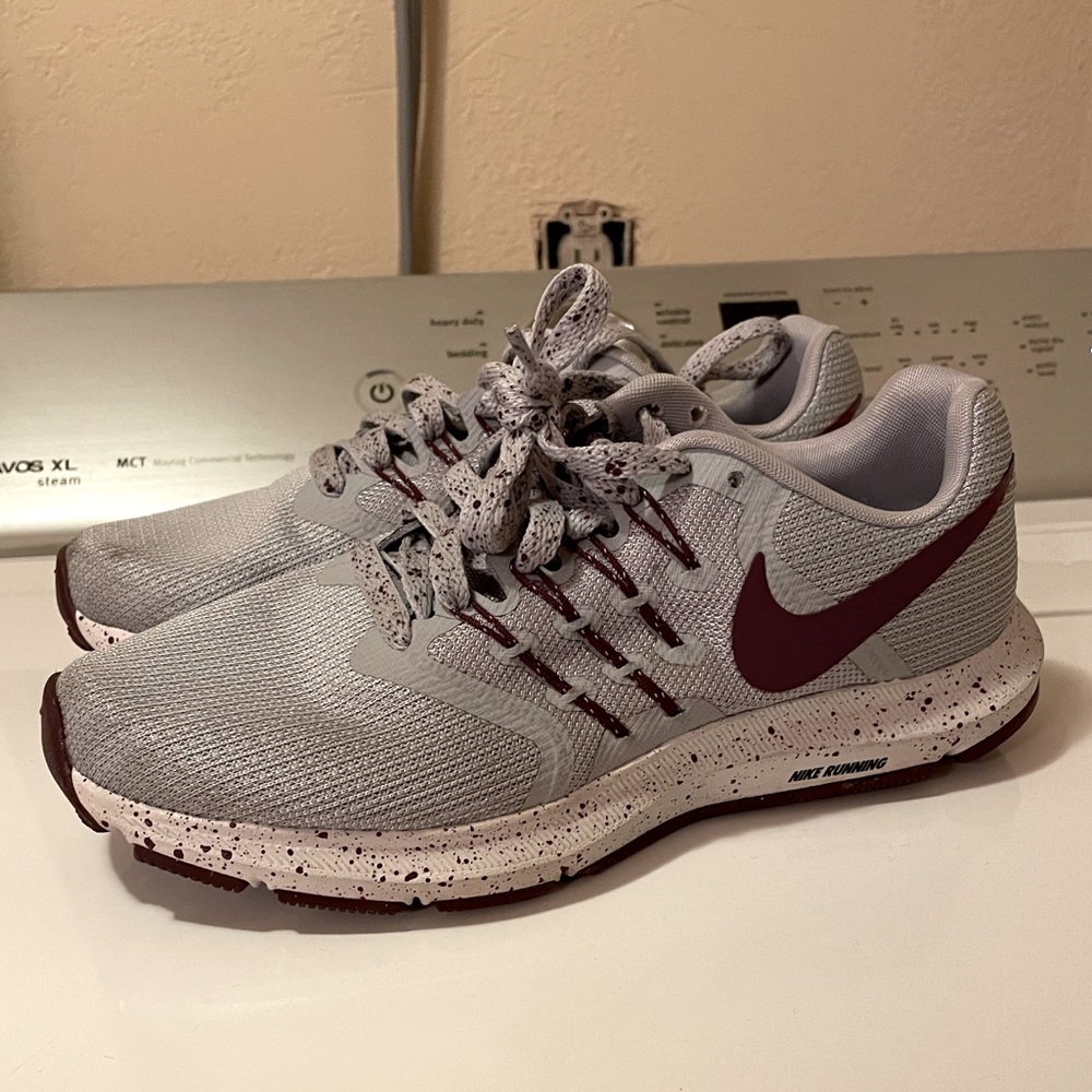 6.5 Nike Gray/Purple